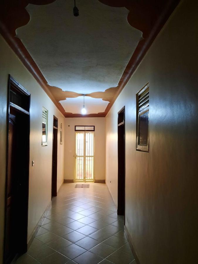Airport Side Hotel Entebbe Exterior foto